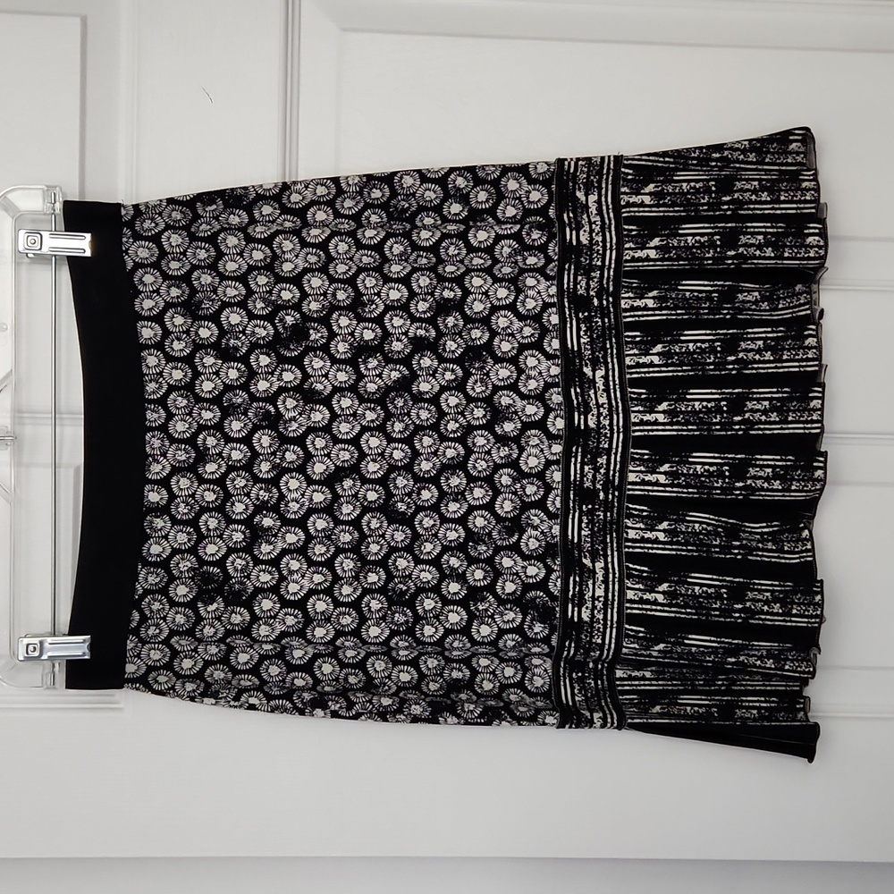 Max Studio Skirt with Flirty Kick Pleated Bottom, XS